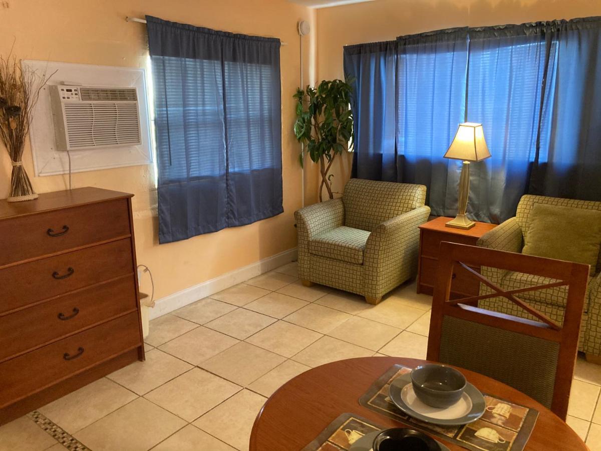 Michaels Siesta Motel St. Petersburg Bagian luar foto
